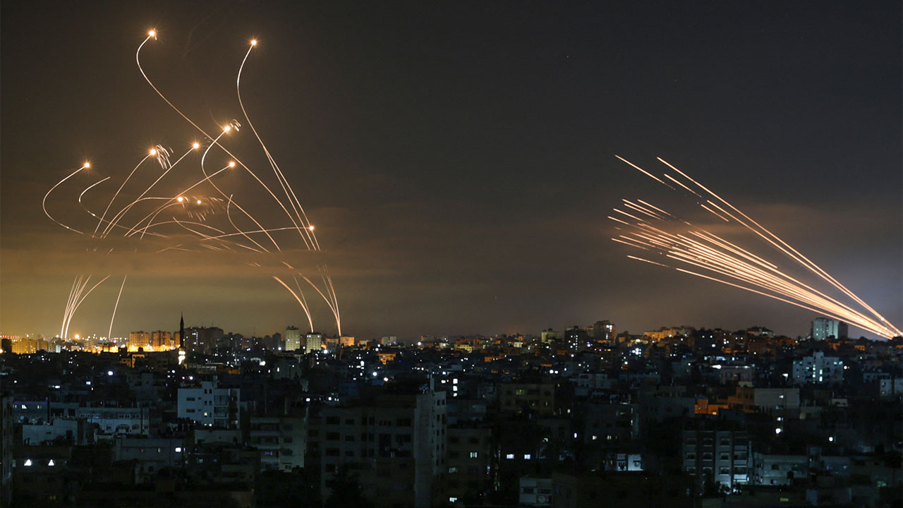 Un solo minuto per rispondere ad un attacco, come vengono abbattuti i missili in aria? quale sistema usa l’israele?